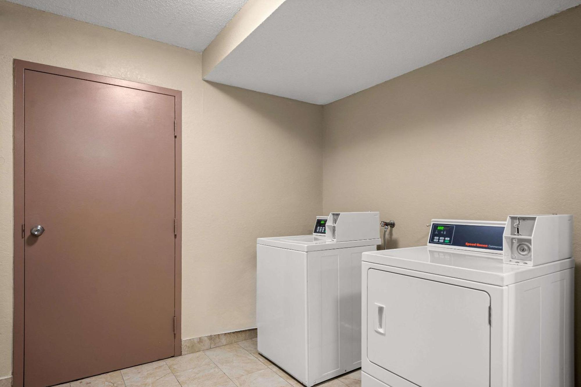 Quality Inn Sarasota I-75 Vamo Exterior photo