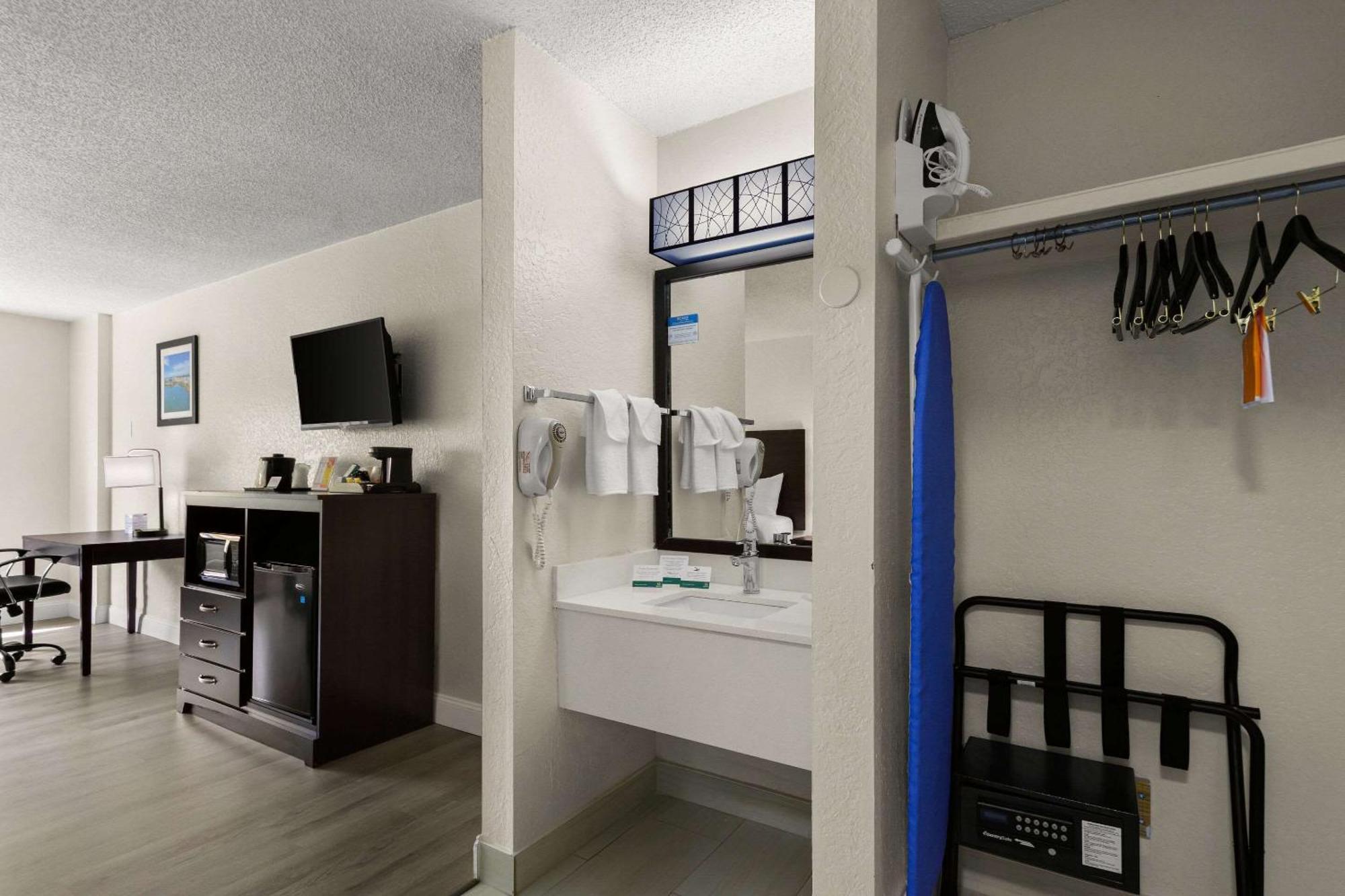 Quality Inn Sarasota I-75 Vamo Exterior photo